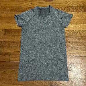 Grey lululemon t shirt
